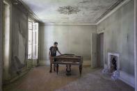 <p>Photographer Romain with one of his pianos. (Photo: Romain Thiery/Caters News) </p>