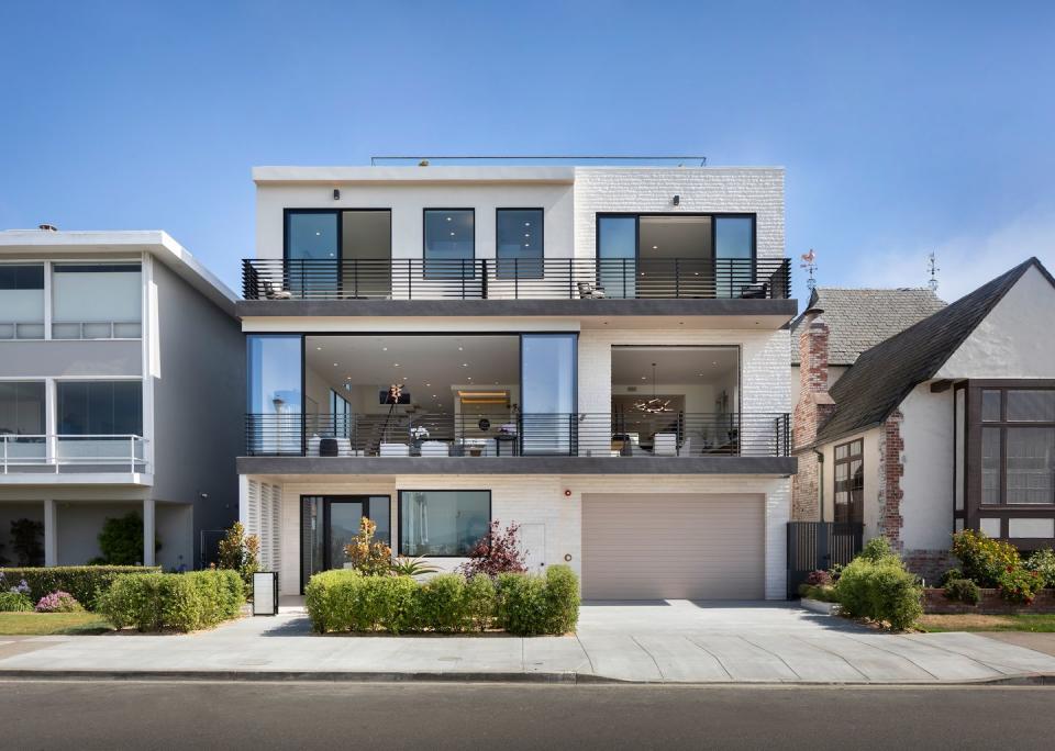 <p>“For the exterior palette of this San Francisco home, we opted for deliberately subtle contrasts, evocative of light coastal tones and capturing various shades of limestones. The mix of neutral tones and textures has a modern, organic feel ideal for a coastal property designed for indoor-outdoor living. The subtle contrasts between the various facade colors and textures are meant to harmoniously juxtapose contemporary lines with the surrounding neighborhood context, thereby achieving timelessness through deliberate moderation.” —Vin Léger of <a href="http://www.eagstudio.com/" rel="nofollow noopener" target="_blank" data-ylk="slk:EAG Studio;elm:context_link;itc:0;sec:content-canvas" class="link ">EAG Studio</a></p>