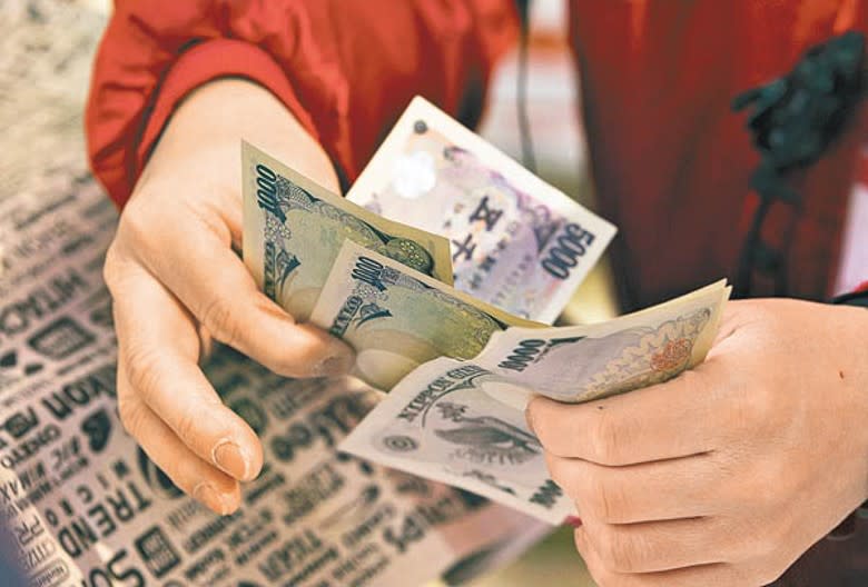 日圓兌美元年內已狂貶13%。