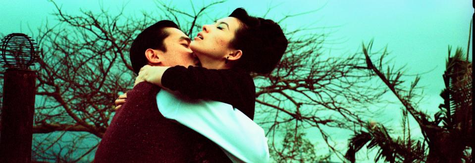 梁朝偉與鞏俐在電影中有不少吻戲。（圖／CATCHPLAY+）