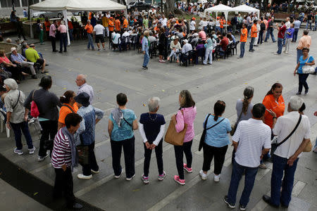 Supporters of Popular Will (Voluntad Popular) party queue to take part in the National Electoral Council (CNE) process for validation of parties in Caracas, Venezuela March 11, 2017. REUTERS/Marco Bello