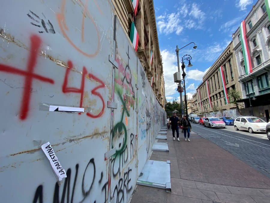 vallas marcha Ayotzinapa