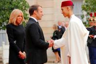 <p>Brigitte et Emmanuel Macron accueillent le prince héritier du Maroc Moulay Hassan à l'Elysée, le 30 septembre 2019.</p>