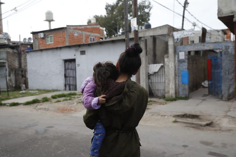 Por temor a los robos, las familias piensan estrategias para poder acompañar a sus hijos al colegio; Soledad, por ejemplo, cambió su horario de trabajo