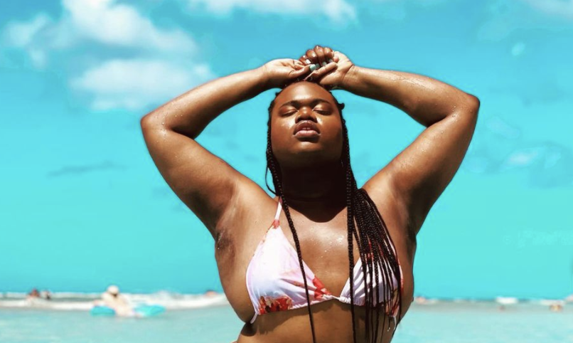 Jari Jones poses in a bikini, celebrating her 30th birthday while sharing an inspirational message to fans. (Photo: Instagram)