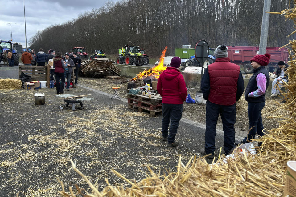 A delegation from the Belgian Young Farmers association blocks the main highway between Paris and Brussels in Halle, just outside the Belgian capital, Tuesday, Jan.30, 2024, for a third day in a row. Like their fellow farmers from across the European Union they demand less bureaucracy and more money for their produce. (AP Photo/Raf Casert)