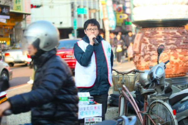 議員王浩宇因脫離綠黨加入民進黨，遭批叛徒。近日他坦露在綠黨時的經營困境，感嘆「任何人都會選擇離開」。