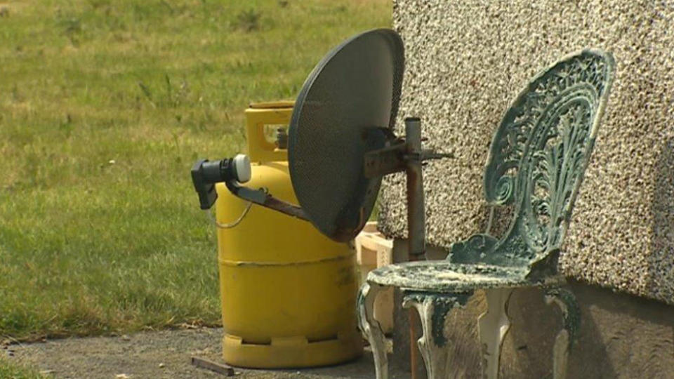 La antena parabólica de la casa que no funciona.