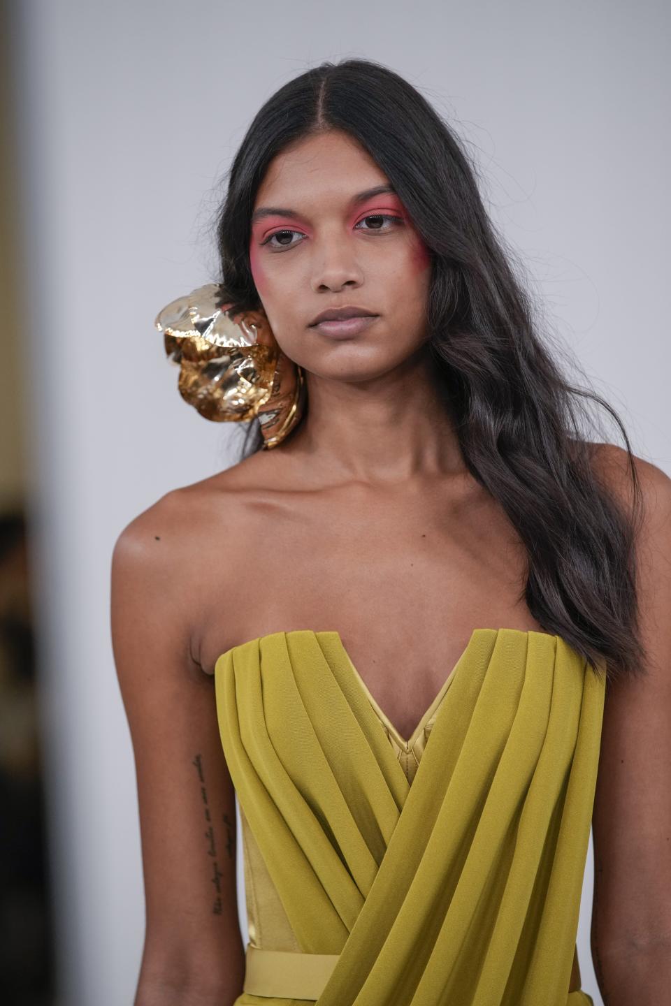 A model wears a creation as part of the Alexis Mabille Haute Couture Spring-Summer 2023 collection presented in Paris, Tuesday, Jan. 24, 2023. (AP Photo/Christophe Ena)