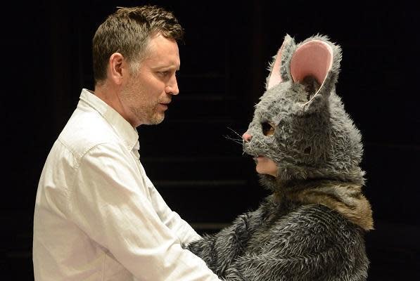 Rufus Wright and Elinor Lawless in The End of Hope at Soho Theatre, 2017 (Robert Day)