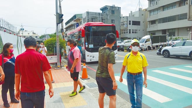 台中市議員吳敏濟爭取813路公車增設3個站，預計將於8月行駛該副線。（陳淑娥攝）