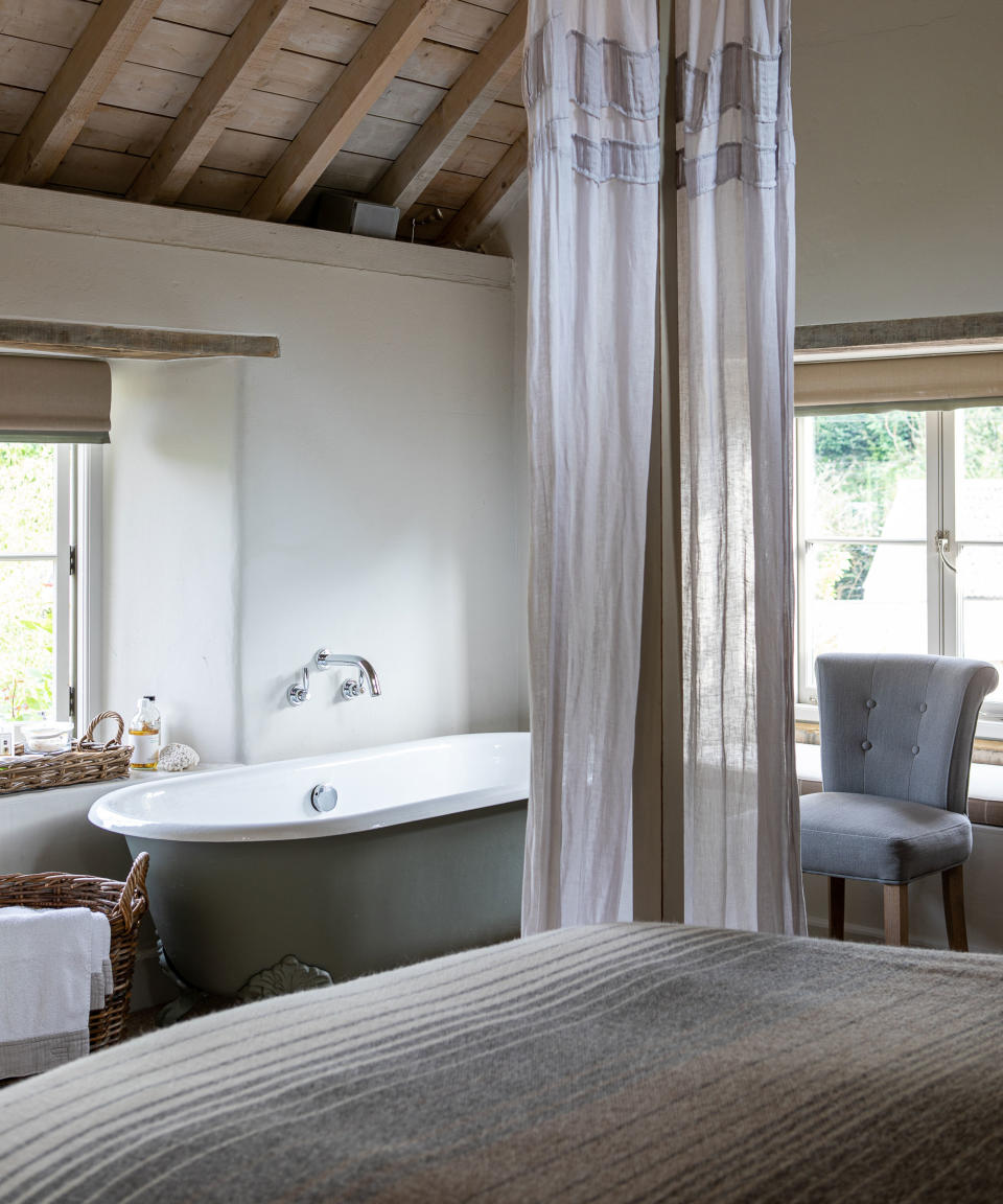8. Fully integrate the bath into the bedroom space
