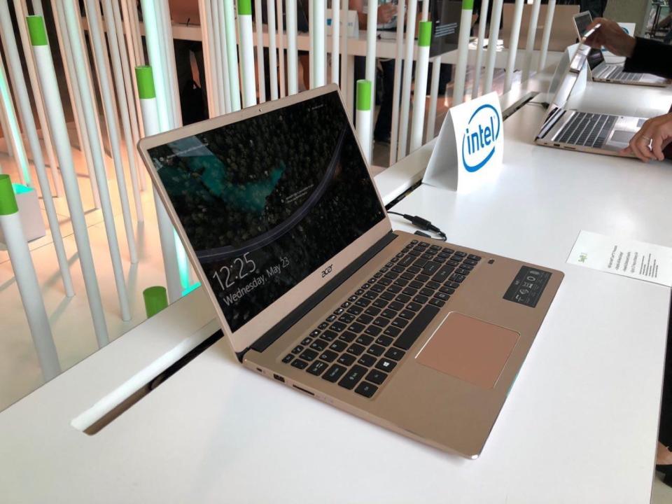 <p>El nuevo portátil con Windows 10 de Acer es el Swift 3 </p>