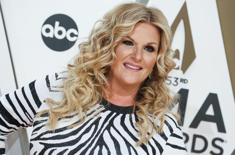 trisha yearwood blonde country singers