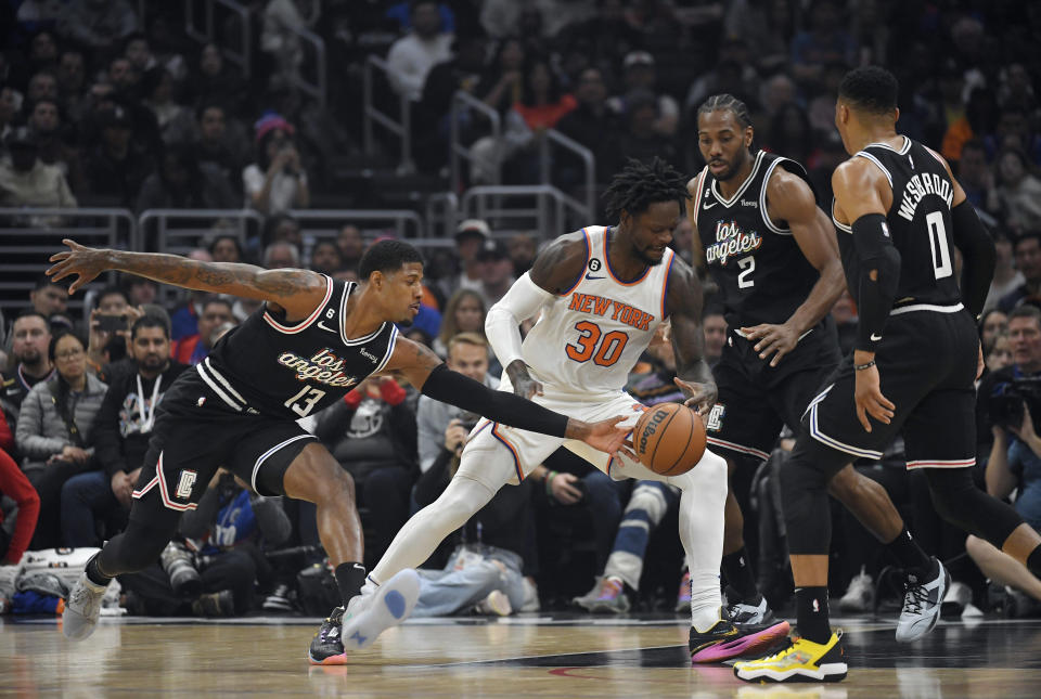 Kawhi Leonard與Paul George攜手攻下60分，最終快艇也以11分差收下3連勝。 (Photo by Kevork Djansezian/Getty Images)