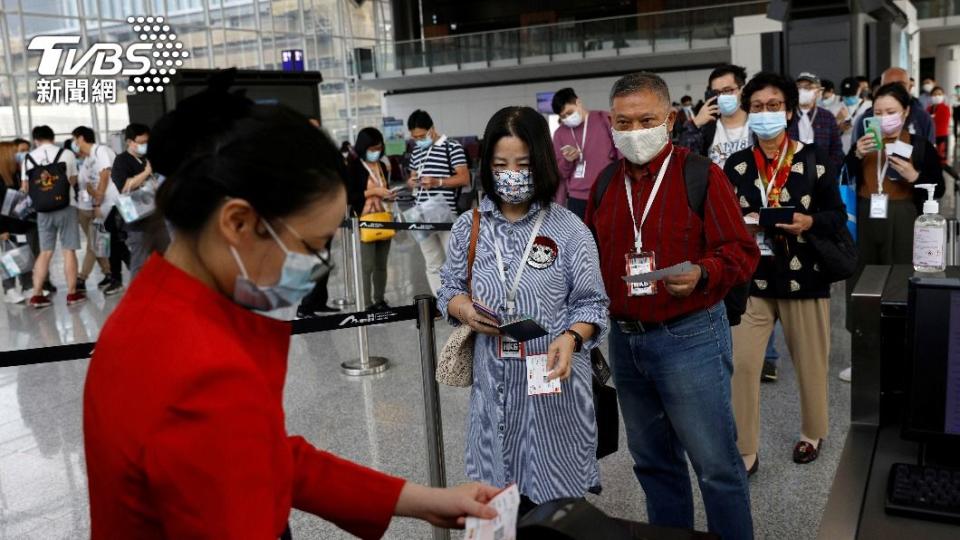 香港政府宣布7月起，禁止英國航班落地，但民眾仍可從香港飛往英國。（圖／達志影像路透社）