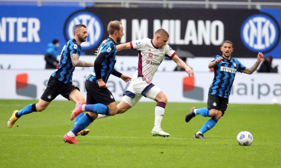 Christian Eriksen (second left) was deployed in an attacking midfield trio alongside Marcelo Brozovic (left) and Stefano Sensi (right).