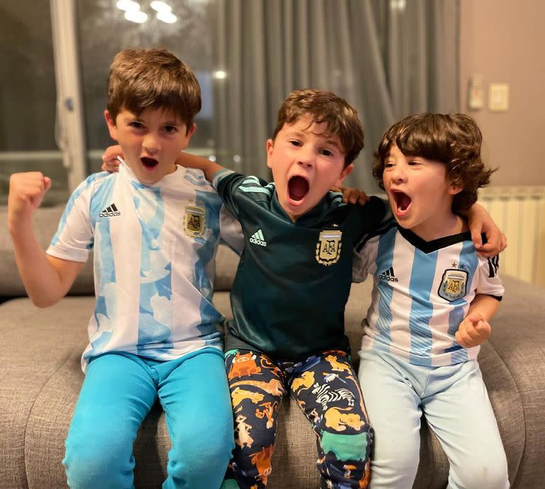 De mayor a menor, los tres hijos de Lionel Messi y Antonela Roccuzzo: Thiago (10), Mateo (7) y Ciro (4)