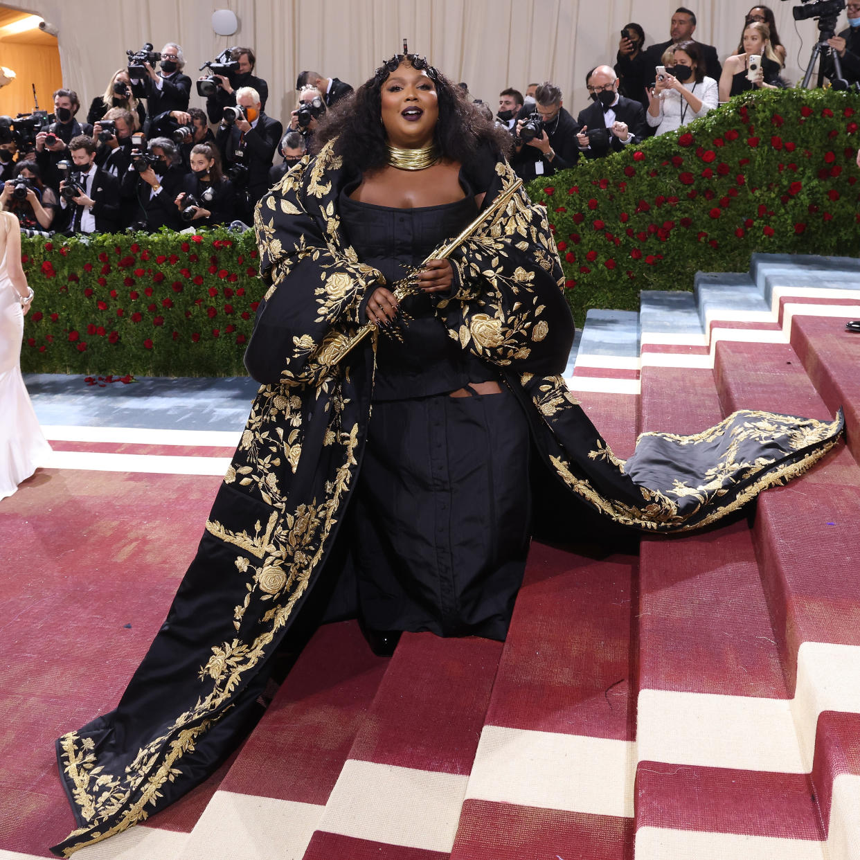 Lizzo in schwarz-goldener Robe bei der Met Gala 2022 (Bild: Taylor Hill/Getty Images)