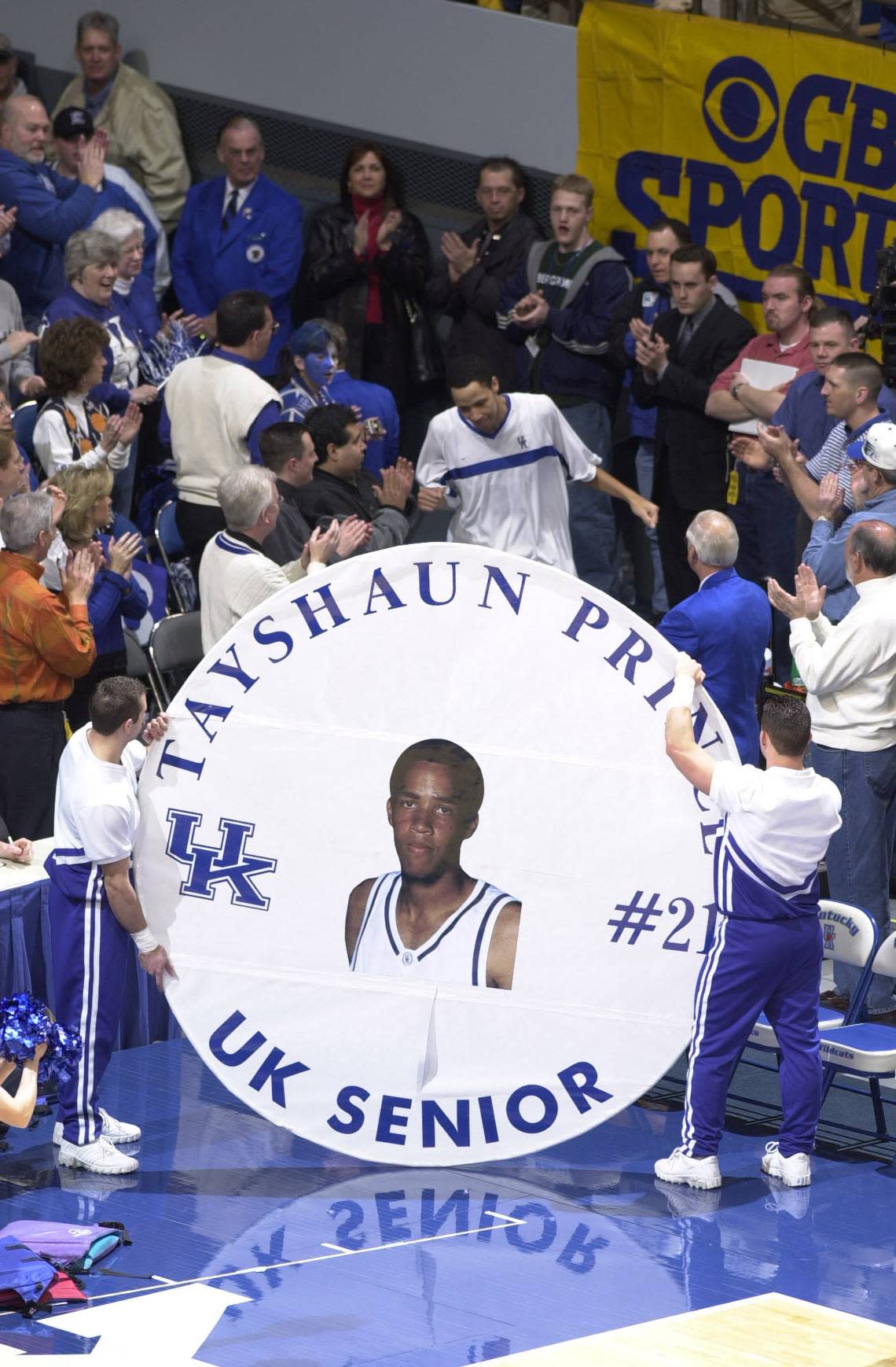 Tayshaun Prince prepared to burst through the hoop that traditionally honors Kentucky Wildcats’ basketball seniors before their final home games. Prince had 13 points, six rebounds and two blocks to lead the Wildcats to a 70-67 win over Florida in the 2001-02 regular-season finale.