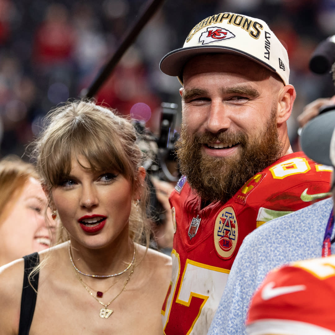  Travis Kelce #87 of the Kansas City Chiefs and Taylor Swift. 