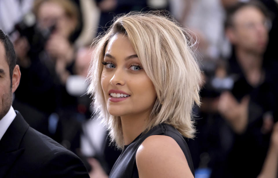 <p>Paris Jackson ist die einzige Tochter von Michael Jackson. In den USA hat sie in den vergangenen Monaten ihren Marktwert durch öffentliche Auftritte enorm in die Höhe geschraubt und gilt mittlerweile als It-Girl. Sie war bereits auf den Titelseiten einiger Celebrity-Magazine zu sehen, auf Instagram folgen ihr über 1,3 Millionen Fans. (Bild: AP Photo)</p>