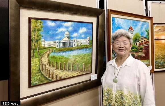 油畫家黃美娥師生展民治市政中心登場，透過藝術視角展現臺南魅力。（記者李嘉祥攝）