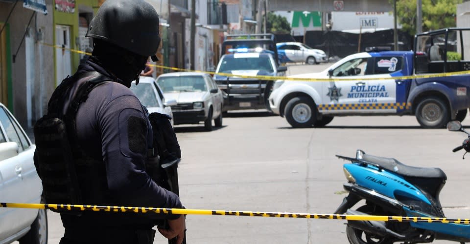 Policía en escena del crimen en Celaya, Guanajuato