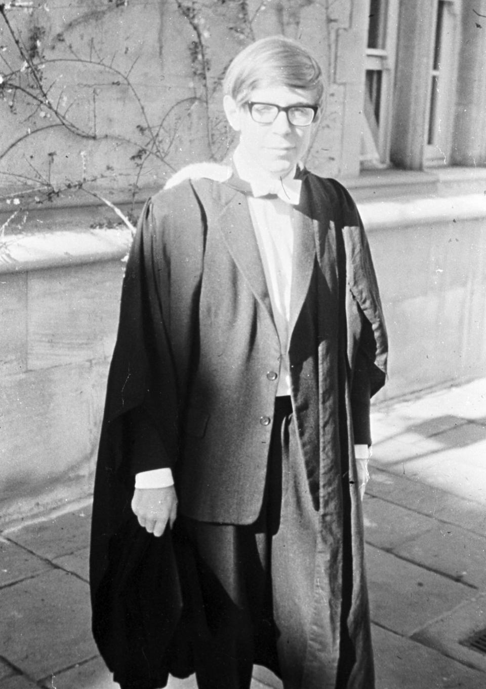 Stephen Hawking at his Oxford graduation