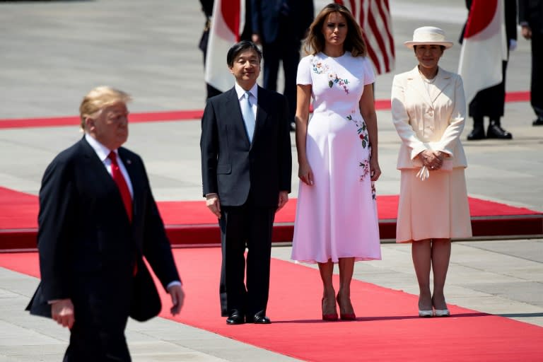 US First Lady Melania Trump, Japan&#39;s Emperor Naruhito and Empress Masako watch as US President Donald Trump inspects a guard of honour at the Imperial Palace in Tokyo