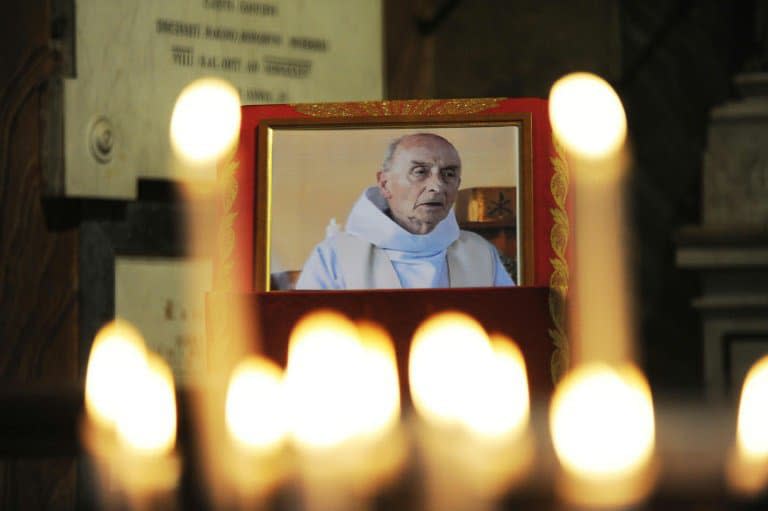 Une photographie du père Jacques Hamel, dans l'église San Luigi dei Francesi à Rome, le 17 août 2016 - MARCO ZEPPETELLA © 2019 AFP