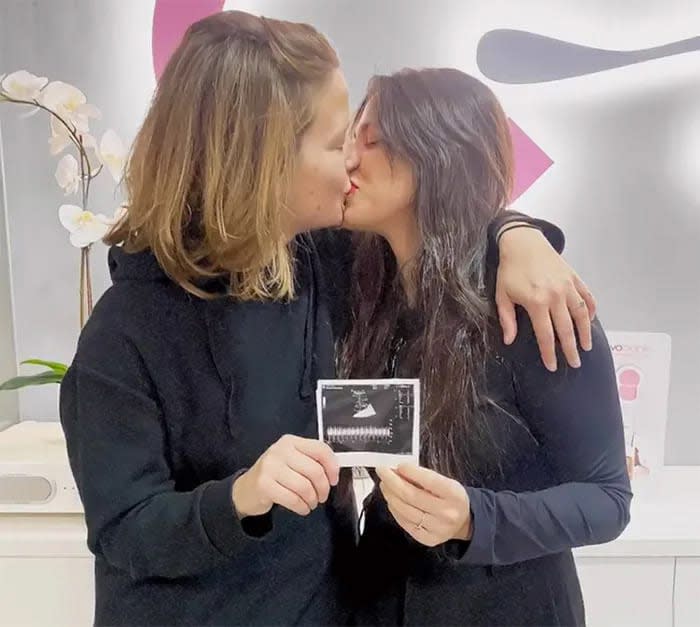 María Casado junto a su pareja Martina diRosso