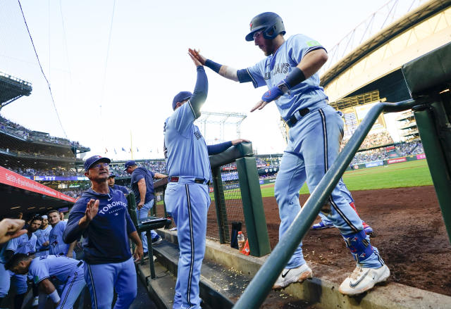 Teoscar Hernández hits go-ahead home run in Mariners' win