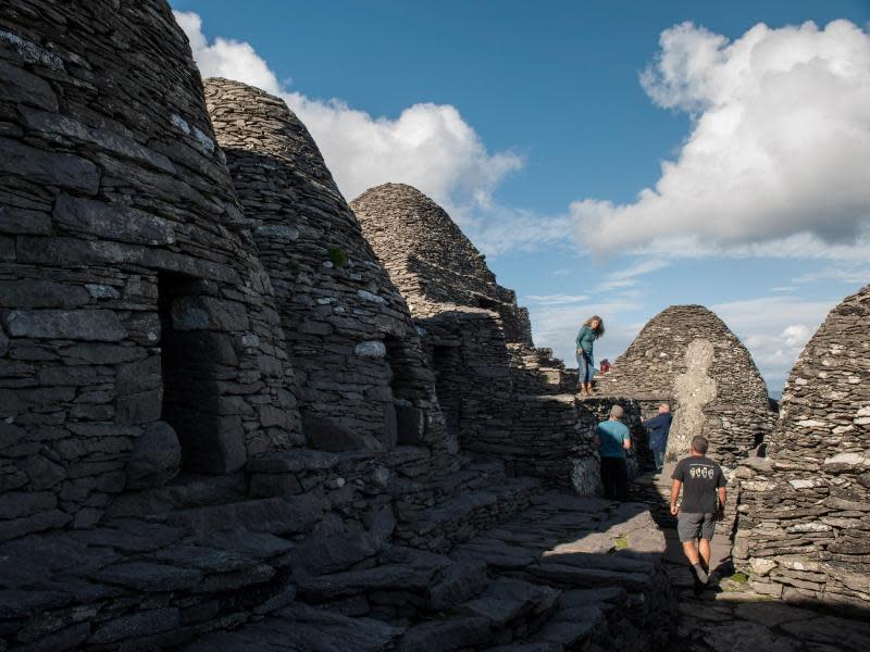 Die alten Steinhäuser der Einsiedler auf Skellig Michael gehören heute zum Unesco-Welterbe. Foto: Tourism Ireland