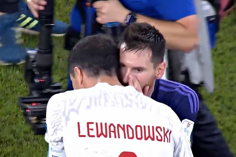 Lionel Messi y Robert Lewandowski, una charla secreta al final del partido entre Argentina y Polonia, por el Mundial Qatar 2022.