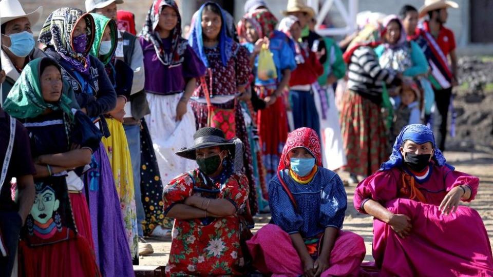 Colas para votar en las elecciones legislativas en Jalisco.