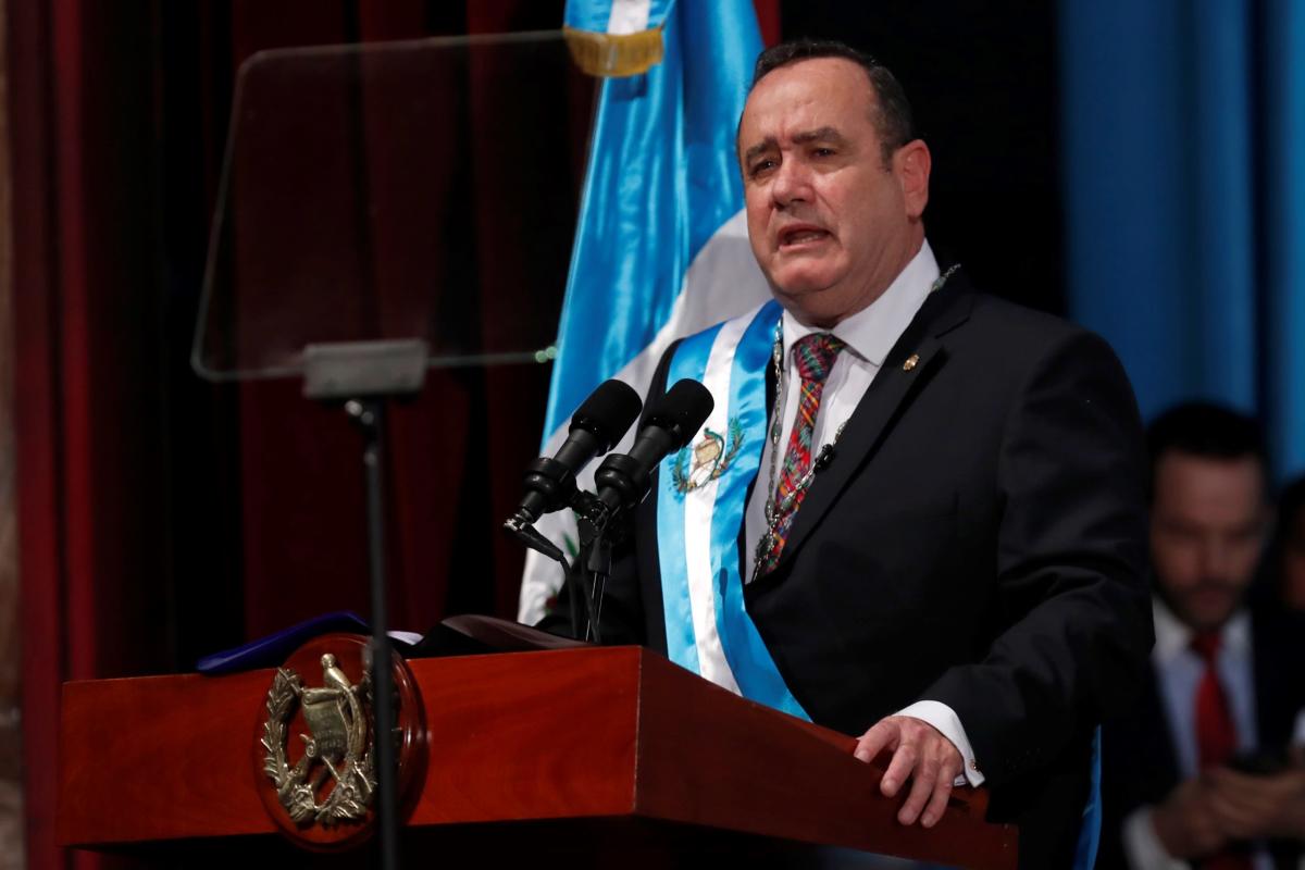 El presidente de Guatemala promueve el estado de sitio tras la matanza de  13 personas