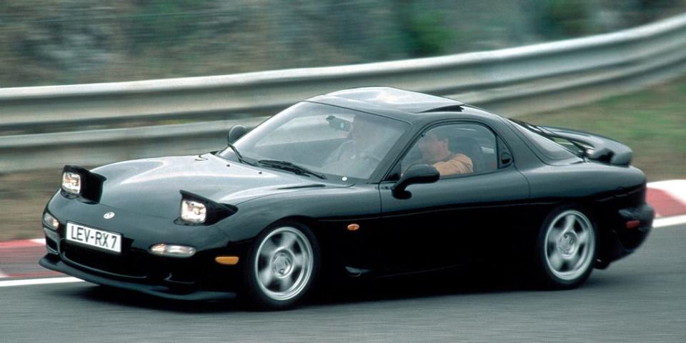 <p>One of the most iconic Japanese cars of the 90s was the rotary-powered FD RX-7. </p>