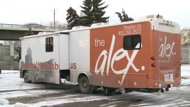 Calgary Syrian refugees get bus-based dental care