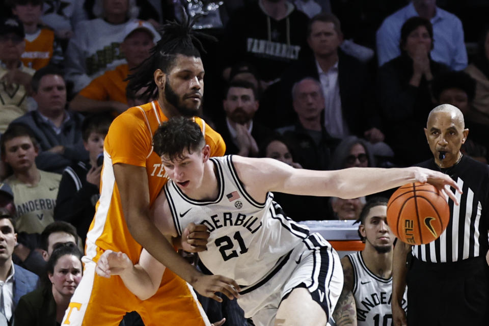 Vanderbilt forward Liam Robbins (21) is defended by Tennessee guard Jahmai Mashack during the second half of an NCAA college basketball game Wednesday, Feb. 8, 2023, in Nashville, Tenn. (AP Photo/Wade Payne)