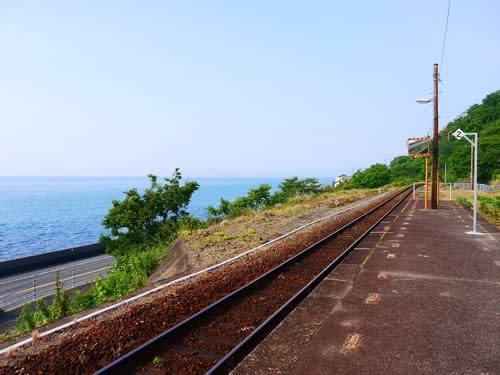 【熱血背包女】一個人的四國浪漫之旅：鐵道迷必來！不輸多良～在青春18聞名的下灘站，尋找神隱少女海上鐵道