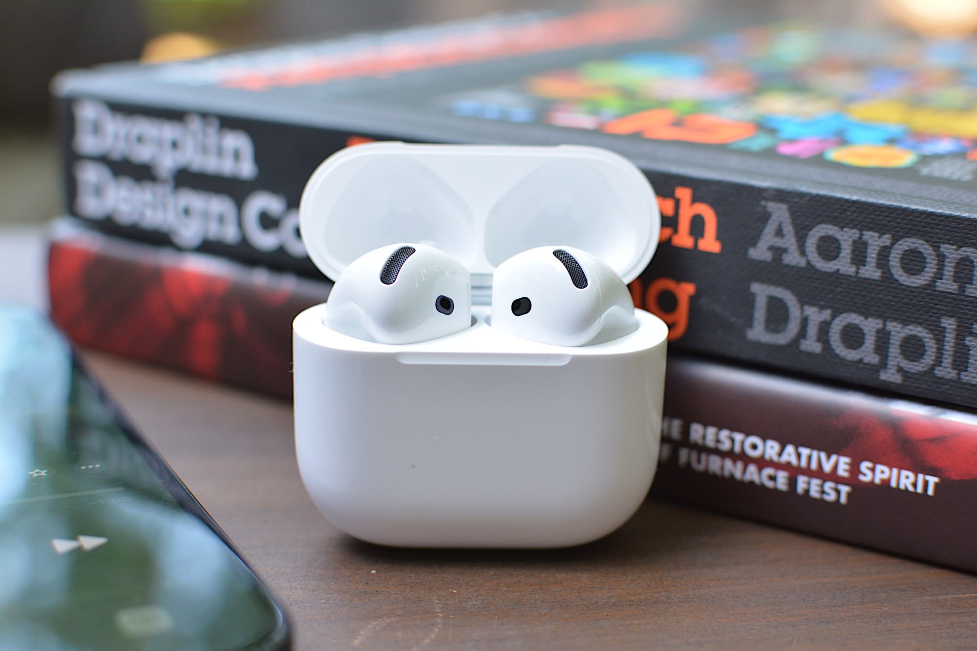 WordPress 網站 The AirPods 4 have a smaller case than the third-gen version. 