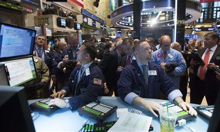 Traders work on the floor of the New York Stock Exchange May 21, 2014. REUTERS/Brendan McDermid