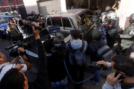 Cameramen and photographers surround a truck believed to be transporting former first lady Rosa Elena Bonilla while arriving at the facilities of the Technical Criminal Investigation Agency (ATIC) in Tegucigalpa, Honduras February 28, 2018. REUTERS/Jorge Cabrera