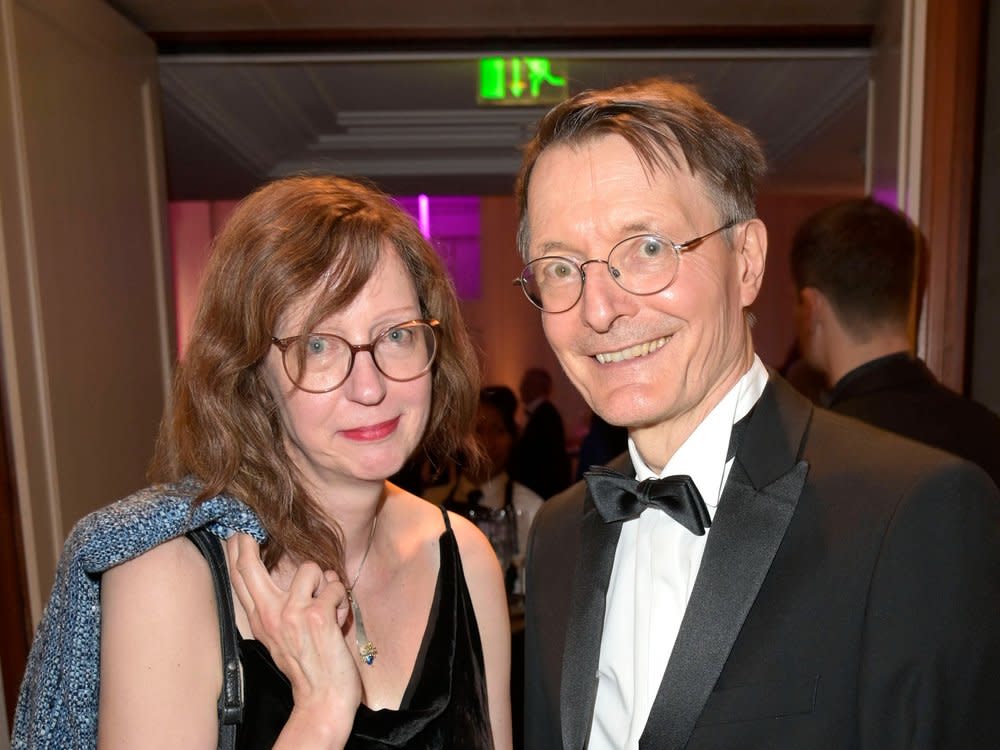 Karl Lauterbach und Elisabeth Niejahr feiern beim Bundespresseball. (Bild: imago/Future Image)