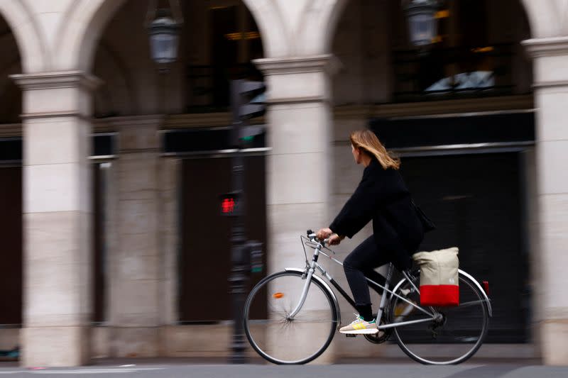 French government encourages cycling in France