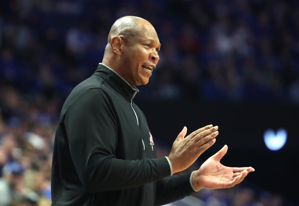 Louisville’s coach Kenny Payne from the sideline against Kentucky. Dec. 31, 2022