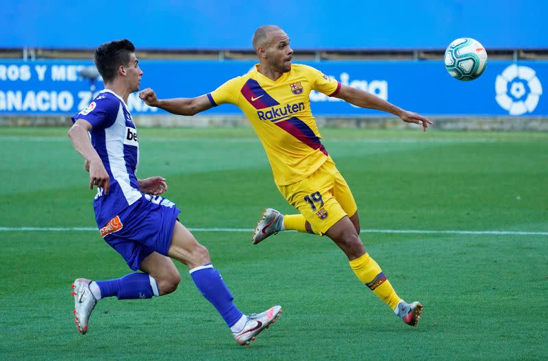 La Liga Santander - Deportivo Alaves v FC Barcelona