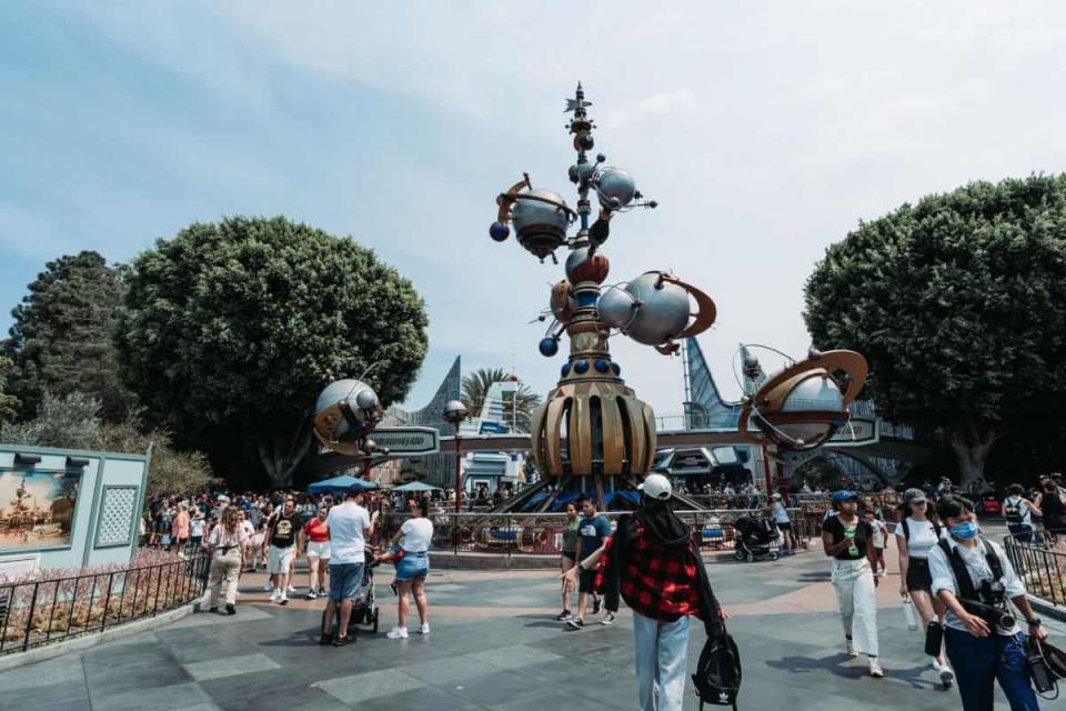 tomorrowland disneyland