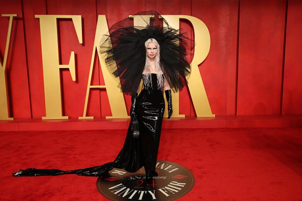 Julia Fox attends the 2024 Vanity Fair Oscar Party (Getty Images)